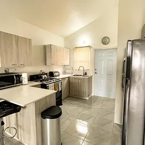 S&s Escape At Camelot Bed & Breakfast Discovery Bay